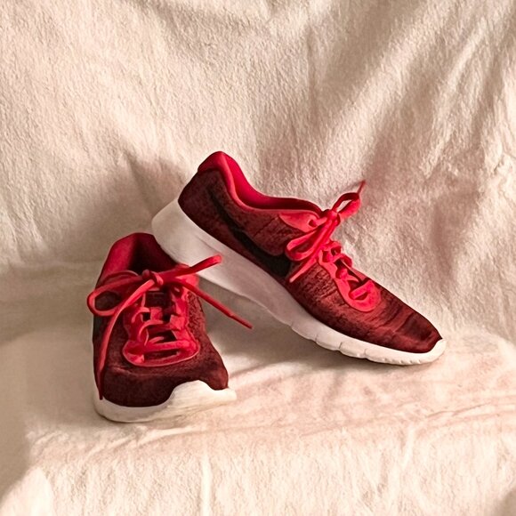 Nike Tanjun University Red/Black Lace-Up Athletic Shoes - Picture 8 of 11